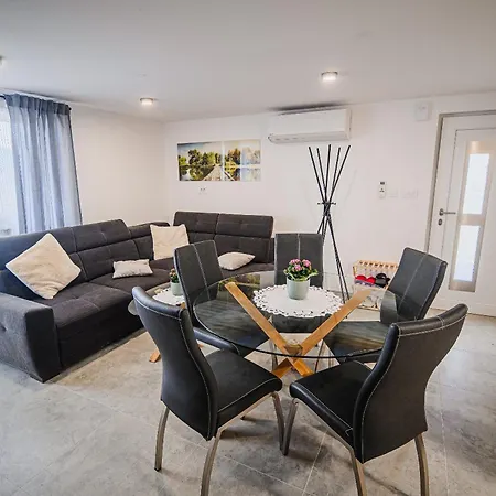 Trta With Vineyard View *